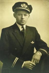 Evert in zijn KLM-uniform